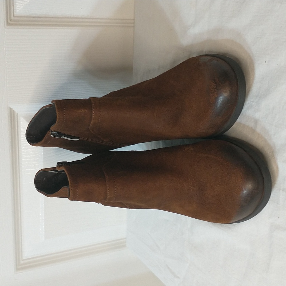 Franco Sarto Suede Brown Ankle Booties Side Zip Size 8.5. VGC